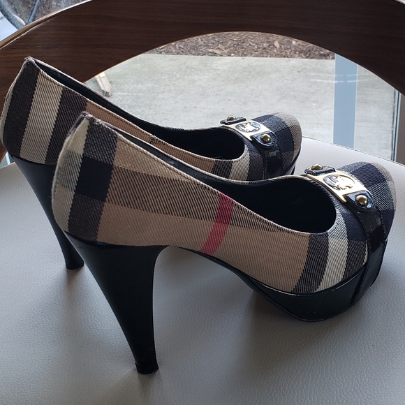 Shoes - Picture 3 of 9